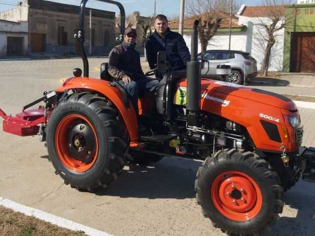 Tractor HANOMAG y Desmalezadora.